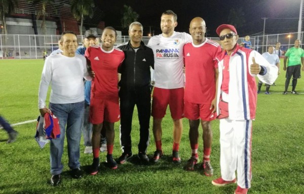 ‘Mi ciclo como jugador ha terminado... Ahora tengo contrato como comentarista en Sky', aclaró Kuranyi de su posibilidad de volver.