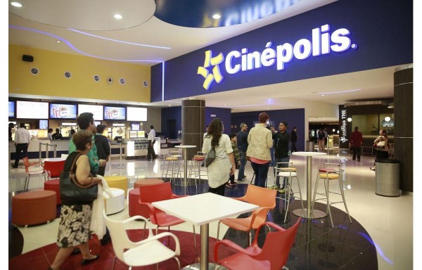 Cientos de panameños ya disfrutaron de este cine.