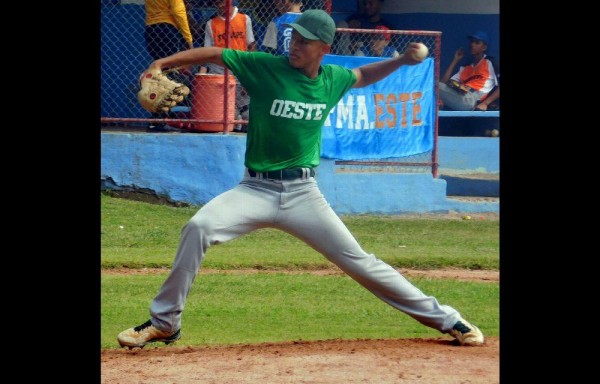 El lanzador zurdo José Amaya será la punta de lanza del pitcheo de Oeste para la próxima temporada 2017.