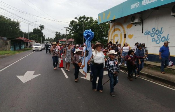 CELEBRACIÓN | Con una cabalgata, los moradores de Santa María, en la provincia de Herrera, celebraron a su patrona: la Virgen de la Asunción. Esta actividad, según el representante de este corregimiento, Carlos González, se festeja desde 2016 con estas cabalgatas tanto de niños como adultos. ‘Es una tradición que no queremos perder; por lo que motivamos a los moradores al celebrar a nuestra patronas', expresó.