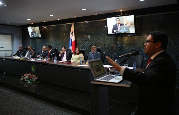 Director de la ATTT durante su comparecencia en la Comisión de Transporte de la AN.