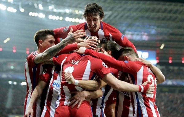 Jugadores del Atlético de Madrid celebran la victoria.