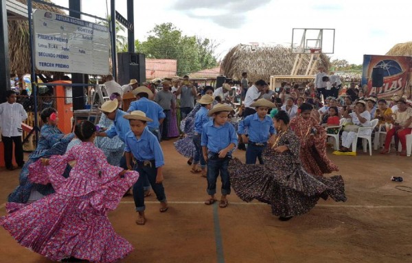 Omar Delgado, presidente del Patronato dijo que en el festival se fabricaron alrededor de 30 ranchos.