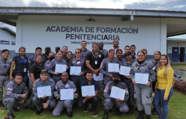 Participantes del taller dictado en Aguadulce.
