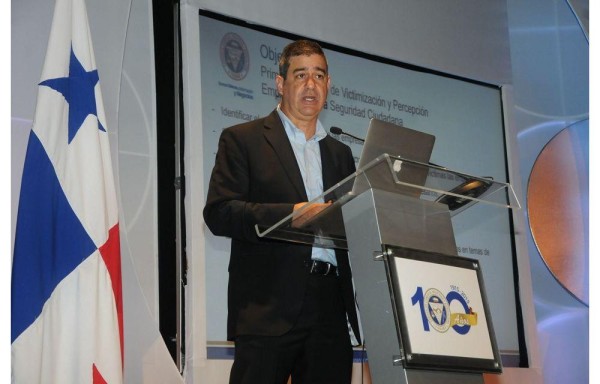 Domingo Latorraca, vocero del Observatorio de Seguridad Ciudadana, durante la presentación de la encuesta.