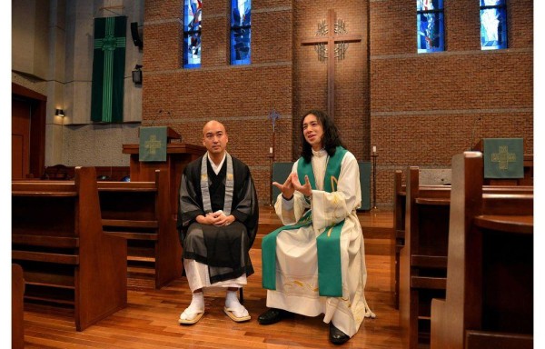 Pastor de día, roquero de noche