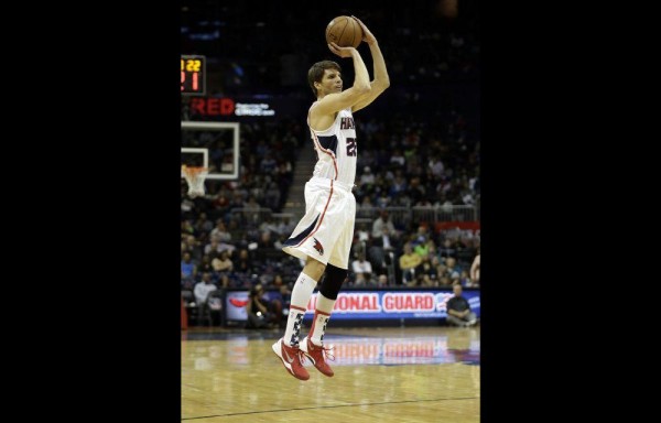 El base Kyle Korver.