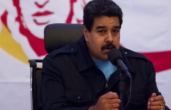 Nicolás Maduro con empresarios reunidos.