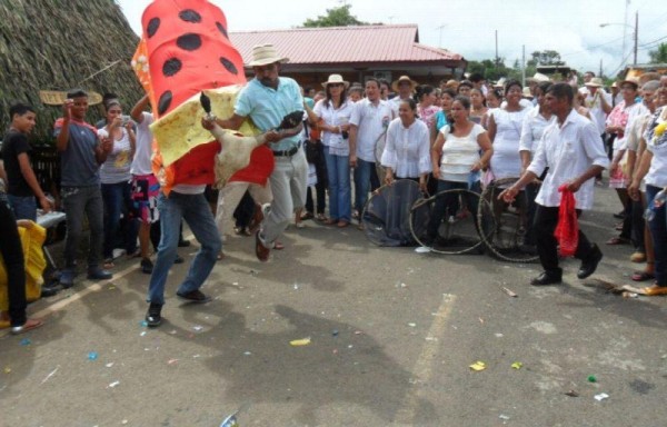 En el festival ‘Mi Ranchito' se realizan juegos y concursos jocosos en la comunidad.