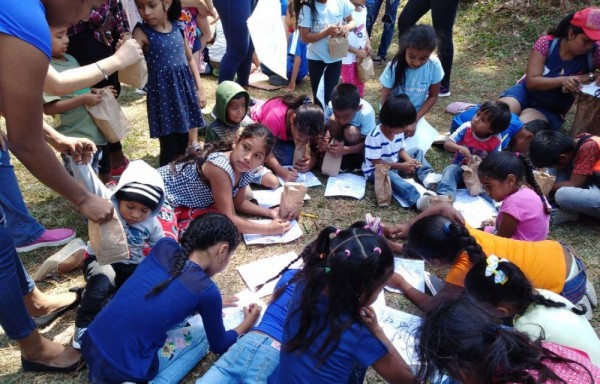 Los pequeños gozaron en grande de la actividad cultural.