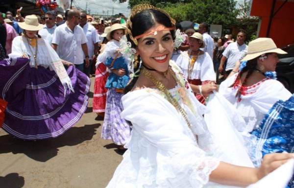 Elaine Cortéz, reina del Carnaval de La Villa