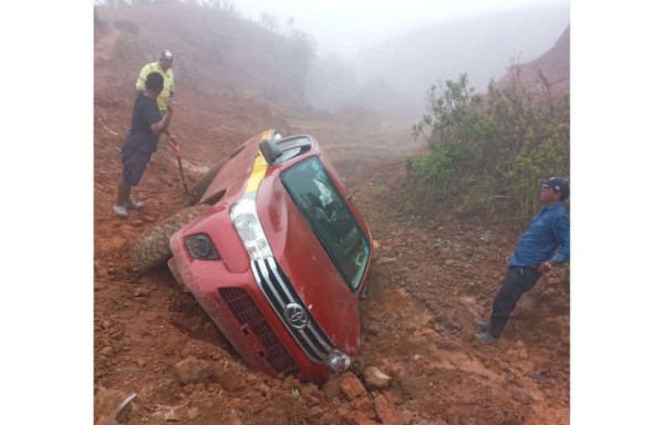 Hace poco hubo una protesta para pedir esta carretera. Gobierno asegura que están los fondos, pero el proyecto no arranca.