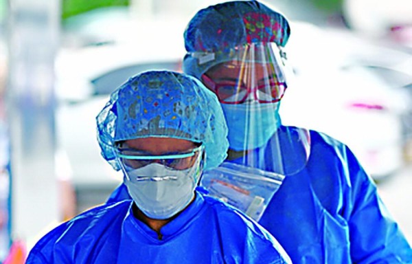 El coronavirus sigue en la calle, mató a siete personas en una semana