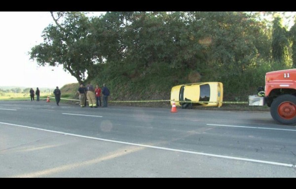 Disparos de la Policía les impidieron seguir huyendo. Terminaron volcados de costado, junto a un barranco en el Distrito de Capira.