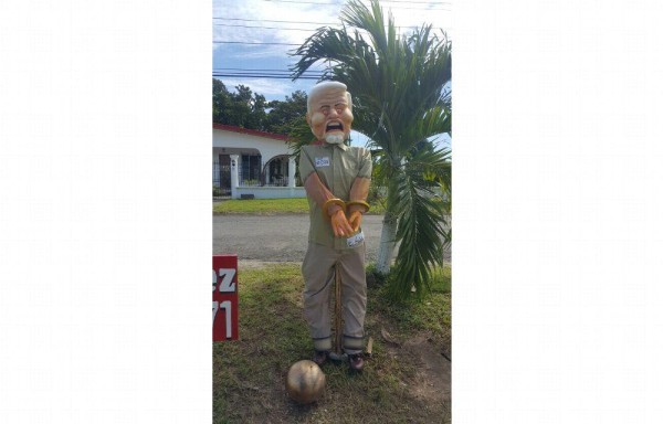 En $200 se vendió la figura que representaba a Ricardo Martinelli.