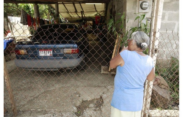 Acabaron con el funcionario cuando lavaba un auto.