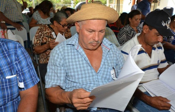 Los santeños esperaron años para legalizar sus tierras.