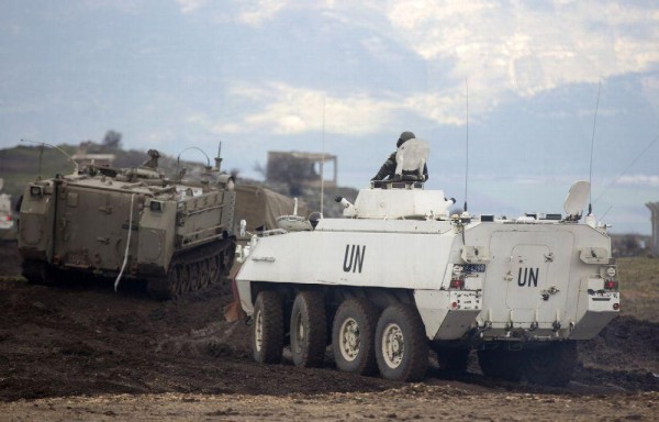 Vehículos blindados de la ONU realizan un ejercicio militar en cerca de la frontera entre Israel y Siria.