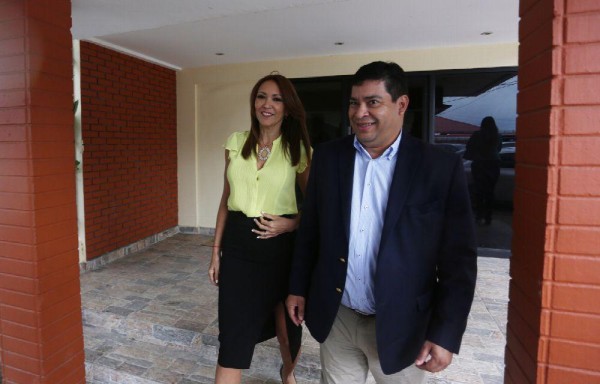 La exviceministra Sucre reída tras un receso en la audiencia.