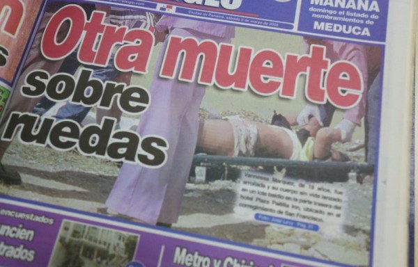 Vanessa vestía una minifalda y una blusa de color amarillo.