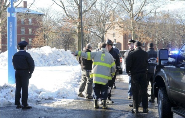 La Policía de Boston está asistiendo en la investigación.