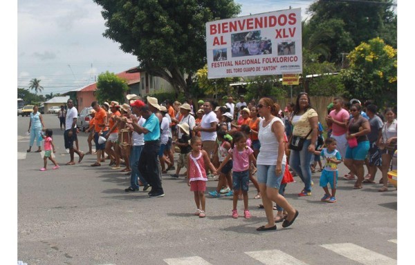 Llegó el Toro Guapo de Antón