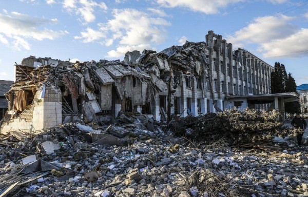 Ucrania reconoce 1,300 bajas militares.