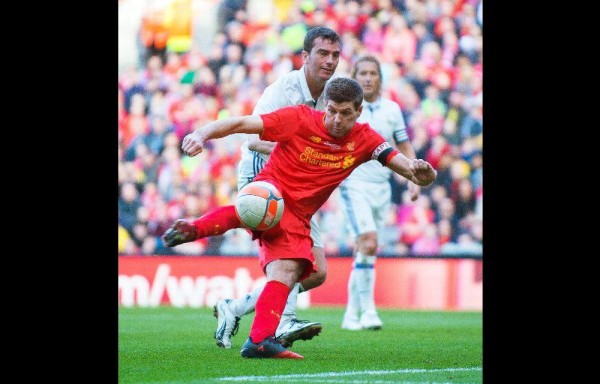 Steven Gerrard dio muestras de su extraordinaria calidad.