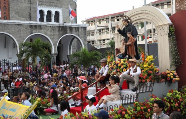 Don Bosco fue venerado con fervor y una alfombra de sal