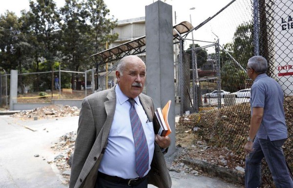 Miguel Antonio Bernal tiene 40 años de ser profesor en la Universidad de Panamá.