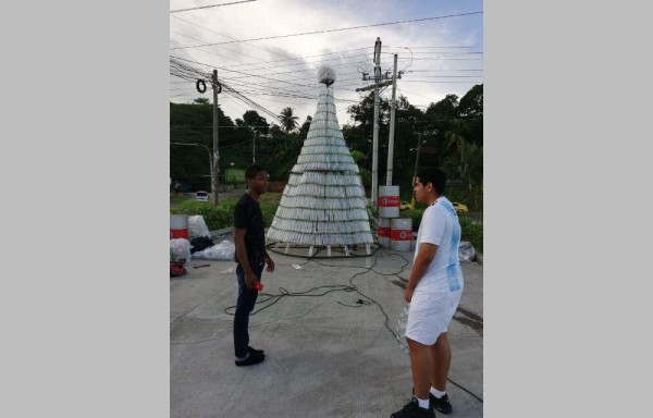 Mide 4.5 metros de altura.