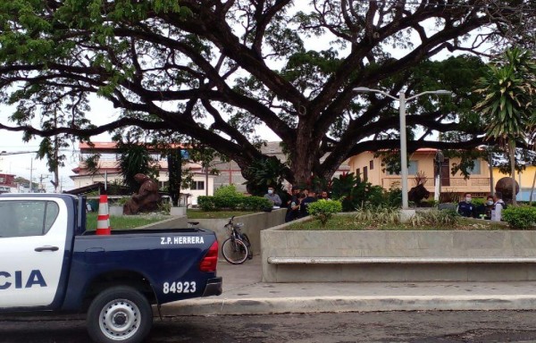 Docente jubilado aparece muerto en el parque Centenario de Chitré