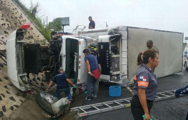 Minutos antes del vuelco había caído un aguacero.