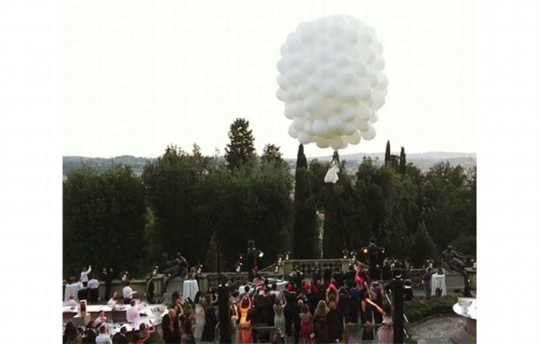 Cayó desde el cielo en su boda