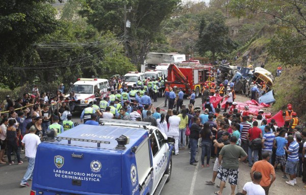 Mortandad en choque entre camión y bus