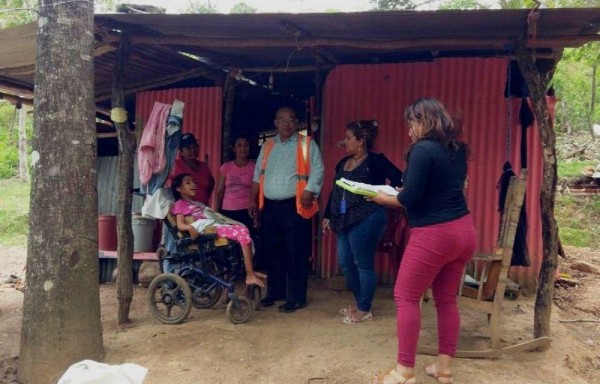 Las cuadrillas del Ministerio de Vivienda inicien la construcción de su nueva casa, en Mandinga, distrito de Capira.