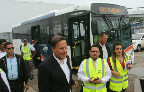 Presidente se reunió ayer con directivos de Mi Bus.