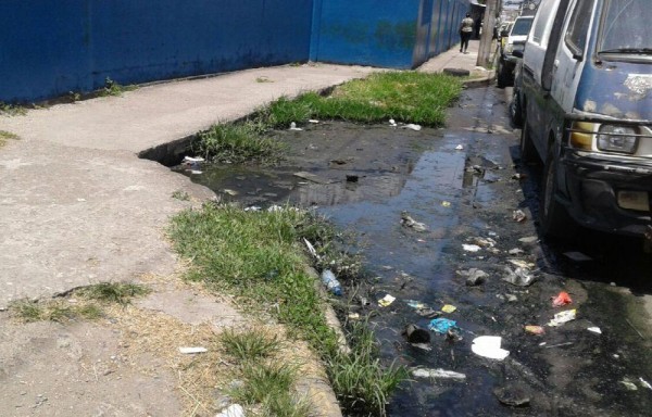 Afuera del plantel también hay una fuga.