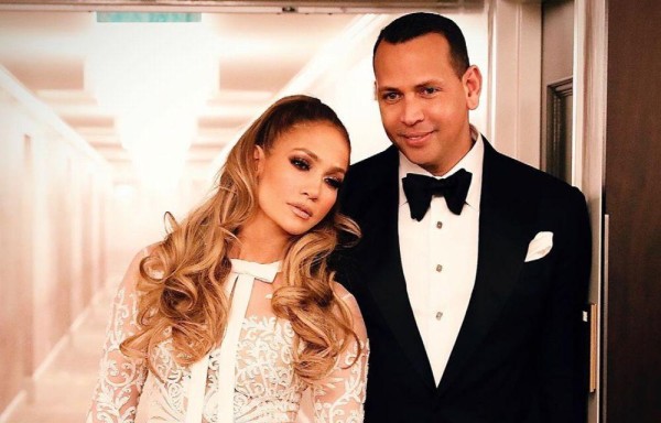 Alex y Jennifer posponen su boda indefinidamente