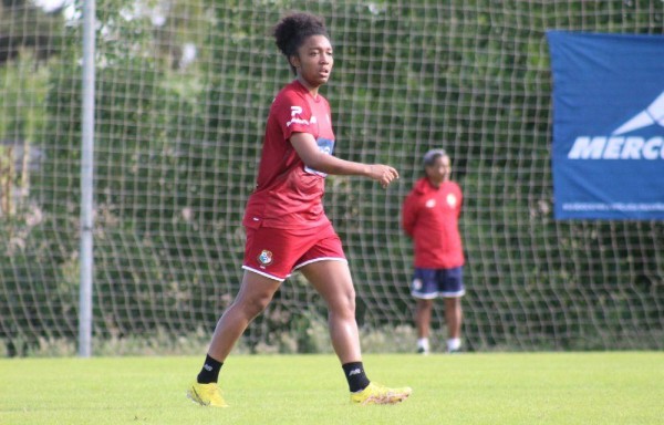 Marta Cox es unas de las legionarias de la Sele.