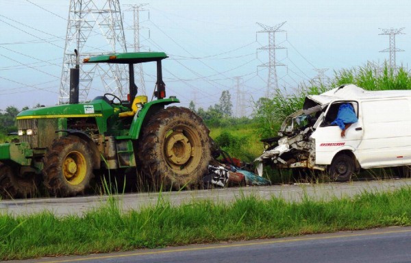 Tractor iba por el hombro, cuando Wilfredo lo colisionó.