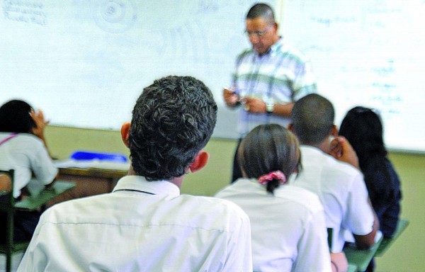 Fracasos escolares aumentan en premedia y media.