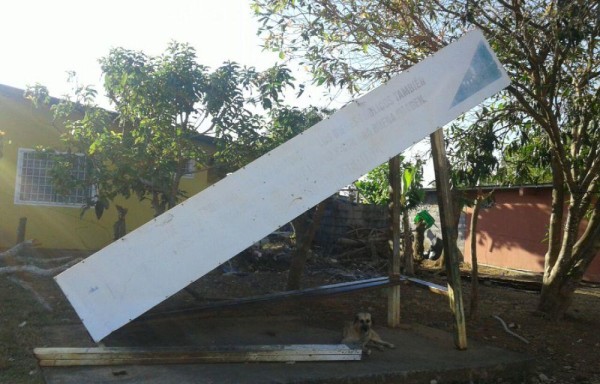 | Moradores de la barriada Divino Niño de Los Abanicos, corregimiento de David, se encuentran preocupados por el deterioro de la parada de buses de esta localidad, que desde hace dos meses se ha convertido en una trampa de muerte.