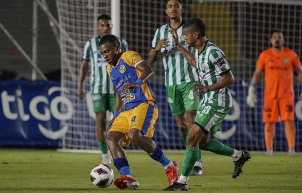 Ronaldo Córdoba (i).