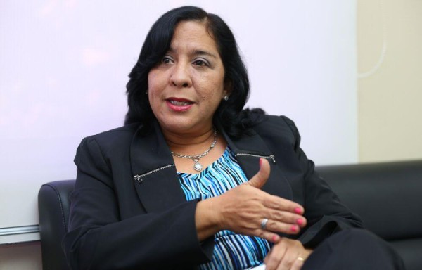 ‘Se requiere de personal especializado y con experiencia para hacer las guías' Marcela Paredes MINISTRA DE EDUCACIÓN