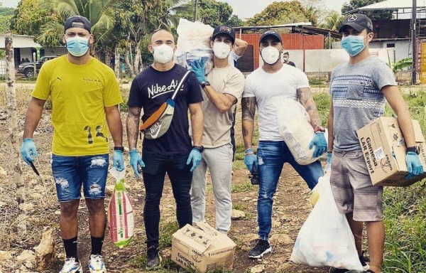 Dejaron de ser influencers para ir a las calles a ayudar a los necesitados