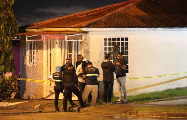 El hermano de la víctima llegó a la escena y desde una verja reconoció el cuerpo de Luis Alberto Beker