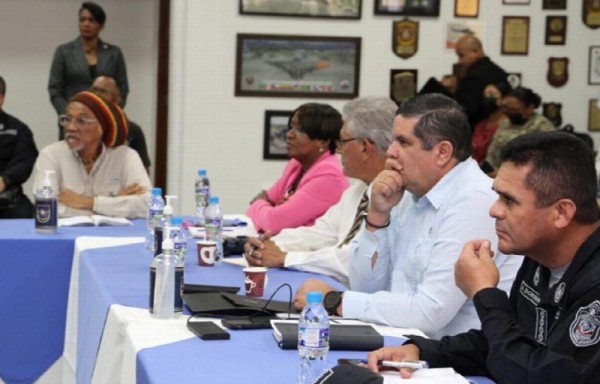 La iniciativa fue entregada al ministro de Seguridad.