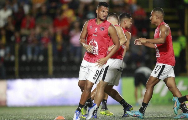 El ‘Toro' Blackburn sigue con la pólvora mojada en Alajuelense