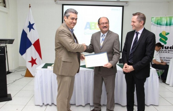 Las autoridades de salud hicieron ayer el lanzamiento oficial de esta bibliografía.